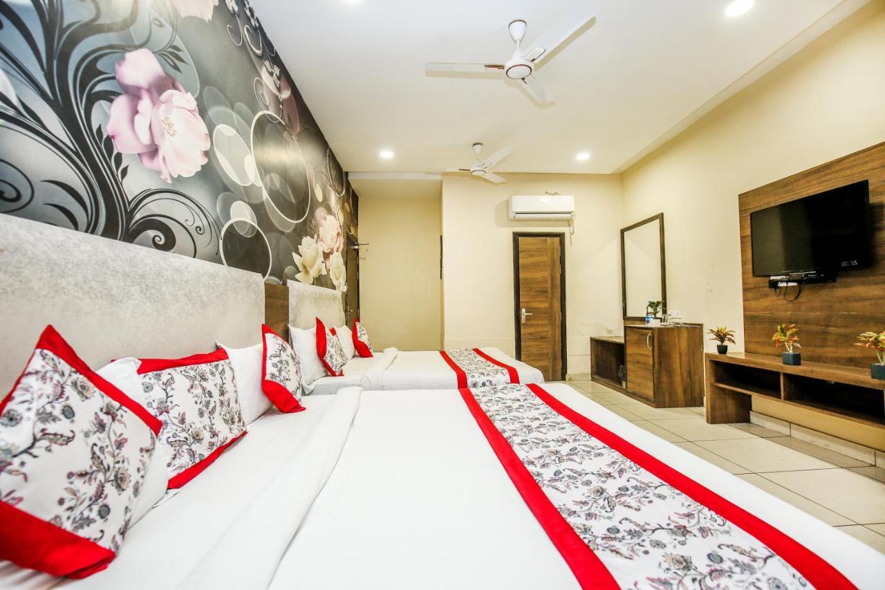 Hotel Karan Residency - 5 Min Walk From Golden Temple アムリトサル エクステリア 写真